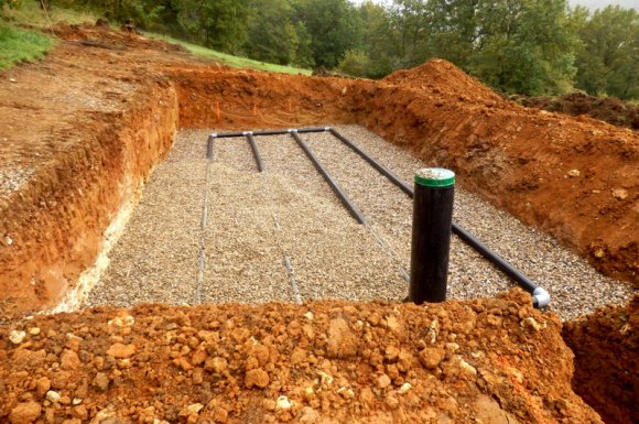 Installation de fosse toutes eaux par entreprise d'assainissement à Brissac 